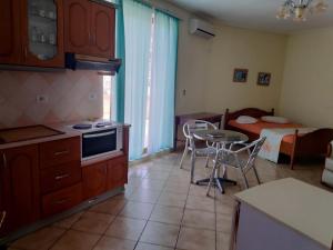 Private Studio Sea View 2 minutes away from beach