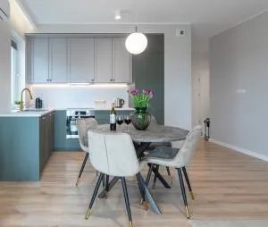 River View - widok na wodę, parking w hali, 3pok i 5 łóżek, klima, Netflix i Max, centrum - Kałduny