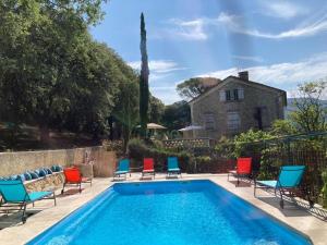 B&B / Chambres d'hotes Domaine La Tour 4 SAISONS - Piscine Chauffee Toute l'annee - SPA- JACUZZI-MASSAGE- SAUNA - Heated POOL - 800m City Centre Nyons : photos des chambres