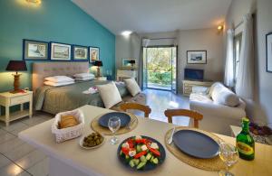 Mill Suites - Loggos