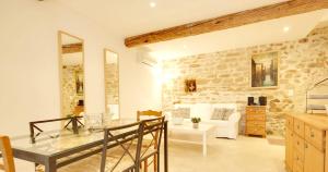 Maisons de vacances Maison de 2 chambres avec terrasse amenagee et wifi a Villeneuve les Avignon : photos des chambres