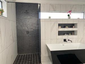 The Kings Court Guest Manor