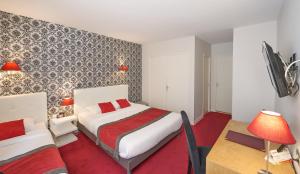 Hotels LOGIS Hotel Du Theatre : photos des chambres