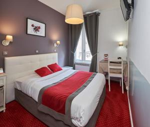 Hotels LOGIS Hotel Du Theatre : photos des chambres