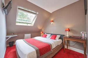 Hotels LOGIS Hotel Du Theatre : photos des chambres