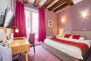 Hotels LOGIS Hotel Du Theatre : photos des chambres
