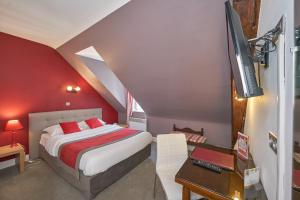 Hotels LOGIS Hotel Du Theatre : photos des chambres