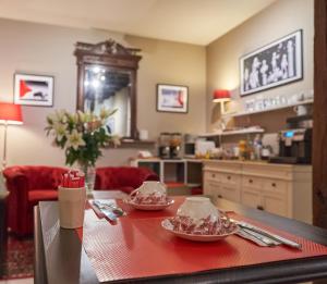 Hotels LOGIS Hotel Du Theatre : photos des chambres