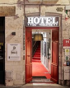 Hotels LOGIS Hotel Du Theatre : photos des chambres