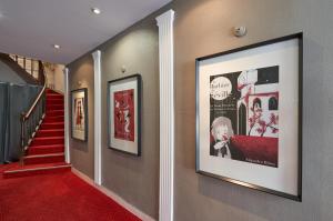 Hotels LOGIS Hotel Du Theatre : photos des chambres