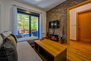 Vila Pekovic Green, Pine Trees View 2 Bedrooms Apartment