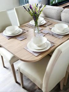 Premium accommodation with luxury HOT-TUB and decking area, near Fantasy Island