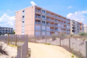 One-Bedroom Apartment room in Barefoot Country 304 condo