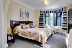 Suite room in Park Manor Hotel