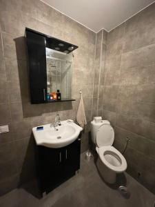 Lovely 1-bedroom apartment with 2-patios and parking