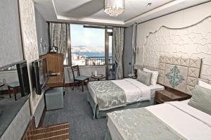 Superior Sea View with Balcony room in Hotel Grand Star