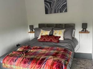 Beautiful Donegal Thatched Adderwal Cottage with Hot Tub