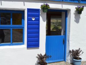 Beautiful Donegal Thatched Adderwal Cottage with Hot Tub