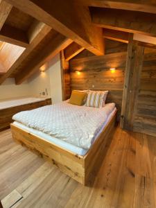 Duplex Spa Access in front of skislope by Jolidi