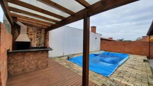 Casa com piscina, grande, próximo ao mar com wifi