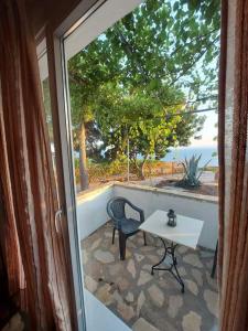 Beautiful house located on a hill in Samos Island, 400 m from an organized beach