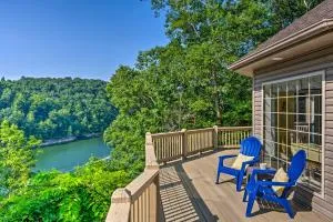 Luxe Lake Cumberland Retreat with Decks on 1 Acre! - Columbia