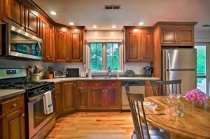3 Mi to Beaches: Tranquil Cape Cod Escape w Deck