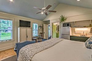 Seagrove Beach Studio - quarter Mi to Beach Access!