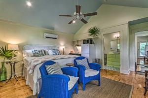 Tropical Studio quarter Mi to Public Beach Access!