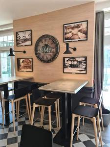 Hotels Hotel-Cafe du Trinquet : photos des chambres