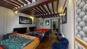 Maisons de vacances Villa & Cour du Paradis 18pers Billard 20min Mer : photos des chambres