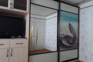 Levoberezhnaya metro station, exhibition center