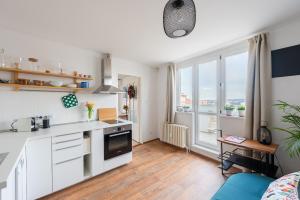 BRIGHT CHARMING Apt with TERRACE, PARKING & AirCo.