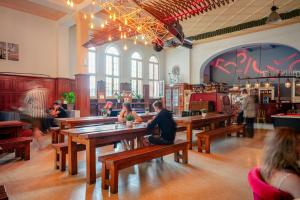 Three Little Pigs Hostel - Your Berlin Castle