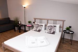 Standard Double Room with Shared Bathroom room in Hotel`13
