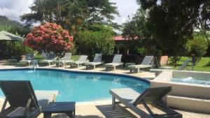 Inviting 14-Bed Villa Sleeps 29 Parking