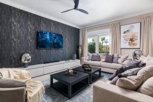 Casa Helena, Luxury Beach Side 5 Bedroom Villa