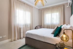 Casa Helena, Luxury Beach Side 5 Bedroom Villa