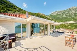 Boka Mia - apartments with pool, first line - Elezov Do