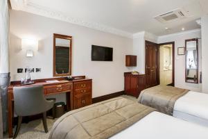 Superior Twin Room room in Fitzrovia Hotel