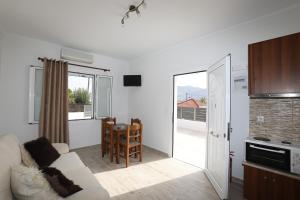 Angelos Apartments