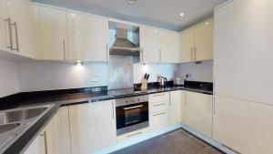 Apartment with Balcony room in Two Bedroom Serviced Apartment in Indescon Square, Canary Wharf