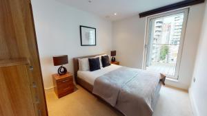 Two Bedroom Serviced Apartment in Indescon Square, Canary Wharf - image 1