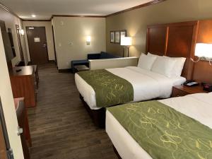 Queen Suite with Two Queen Beds and Sofabed - Non Smoking room in Comfort Suites West Monroe