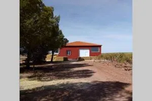 Casita de campo con vistas a una laguna - Campo de Criptana