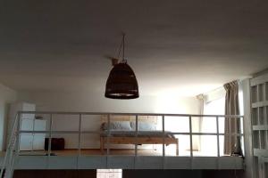 Casita de campo con vistas a una laguna