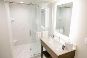 Two Bedroom King Double Queen Luxury Suite room in Hotel Legends