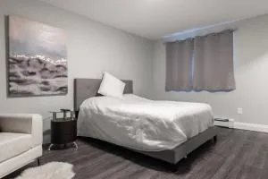 ENTIRE BACHELOR UNIT EN-SUITE UPTOWN WATERLOO - e5 - Ватерлоо