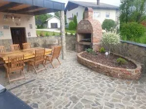 Apartma Miša, Tomo Ketiš sp - Bleiburg