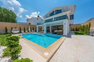 Luxury 4-Bed Villa with private pool and Jacuzzi - Ovacik